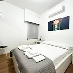 Modern Near Mckenzie Apartman