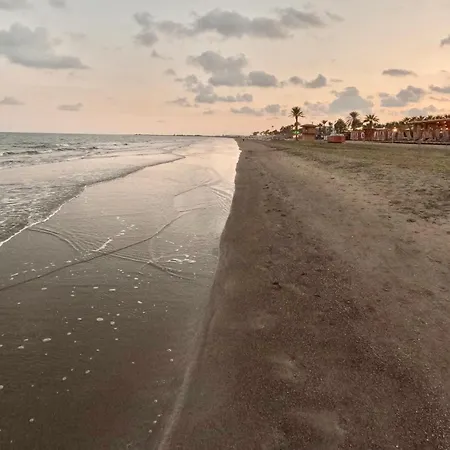 아파트 Modern Near Mckenzie 라르나카