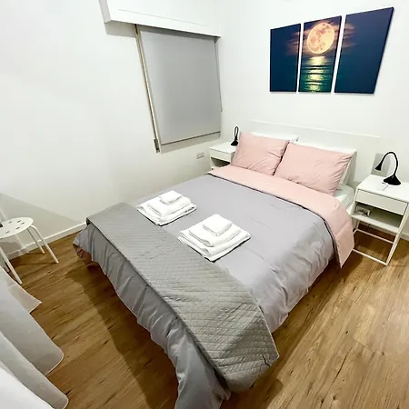 Modern Near Mckenzie 라르나카