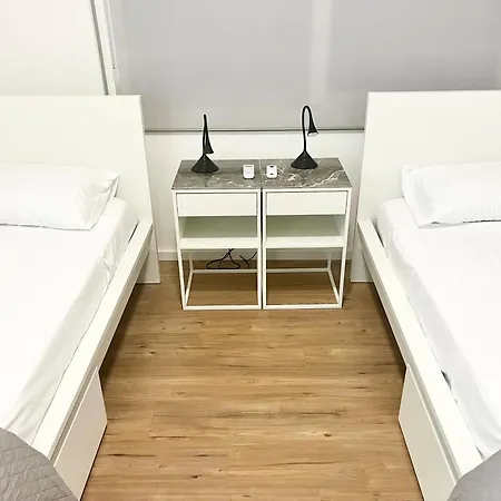 아파트 Modern Near Mckenzie 라르나카