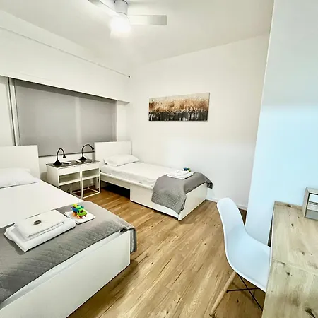 아파트 Modern Near Mckenzie 라르나카
