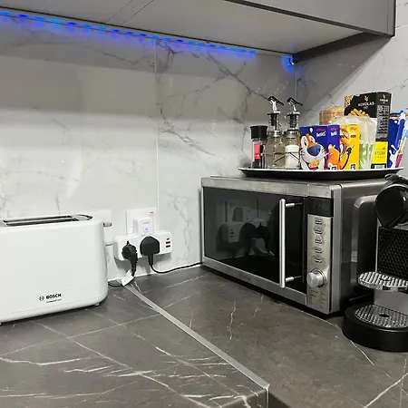 Modern Near Mckenzie 아파트