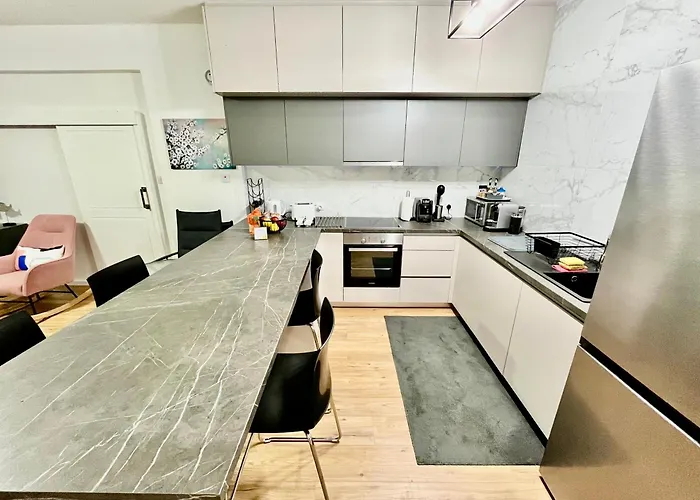 아파트 Modern Near Mckenzie