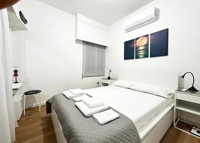 Modern Near Mckenzie Lägenhet